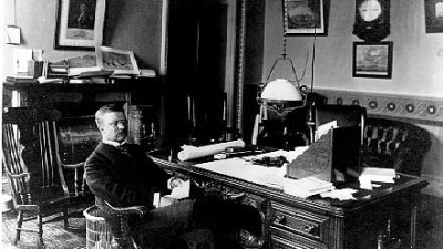 Theodore  "TEDDY" Roosevelt  – američki predsjednik i pravi knjiški moljac