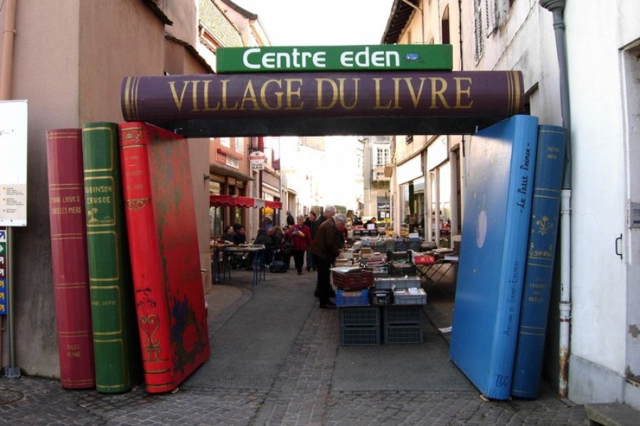 Gradić knjiga (Village du Livre) Montolieu